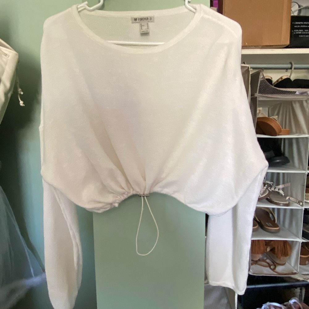 White cropped workout shirt